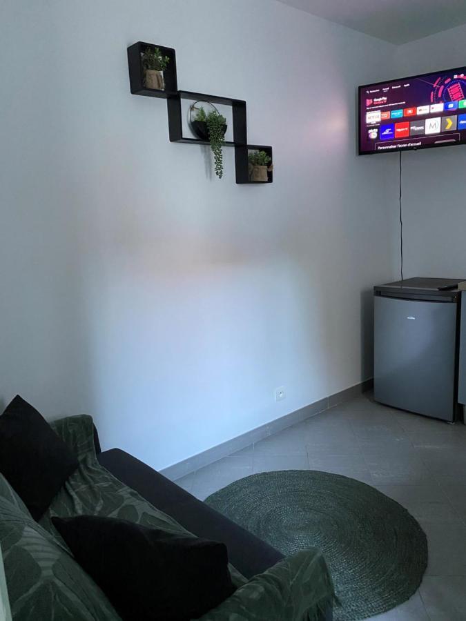 Charmant Appartement A Theme Proche Paris Montreuil  Exterior photo